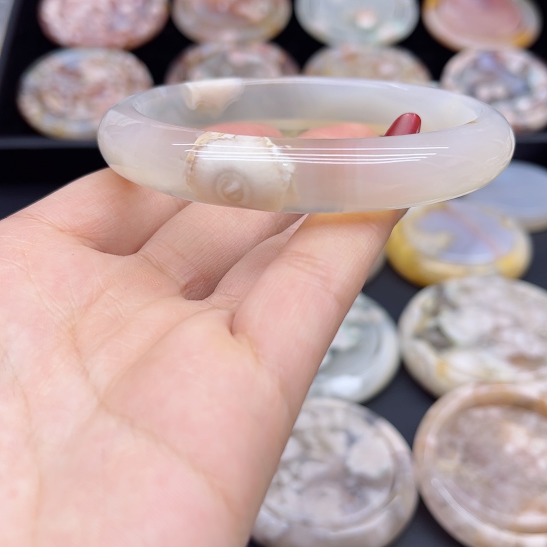 玛瑙/玉髓手镯未镶嵌68