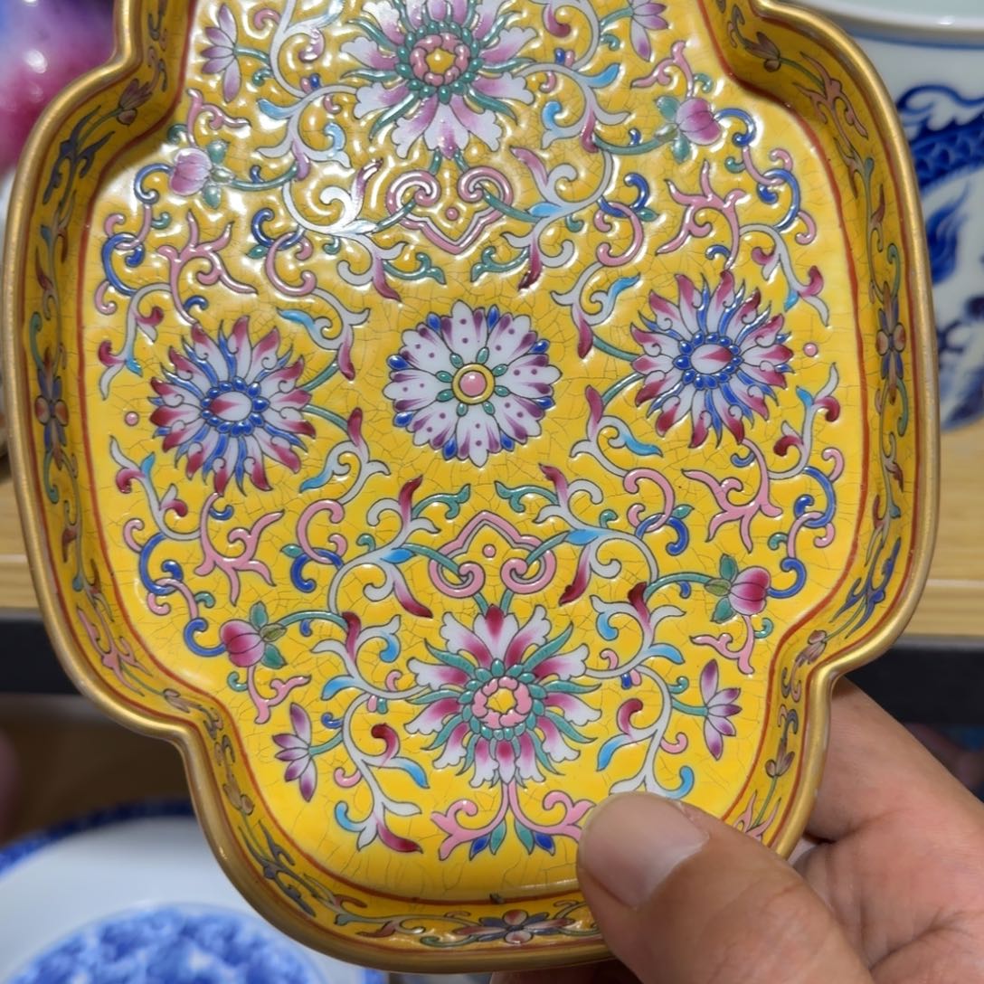 只***见瓷片摆件的事情也没有发生啊