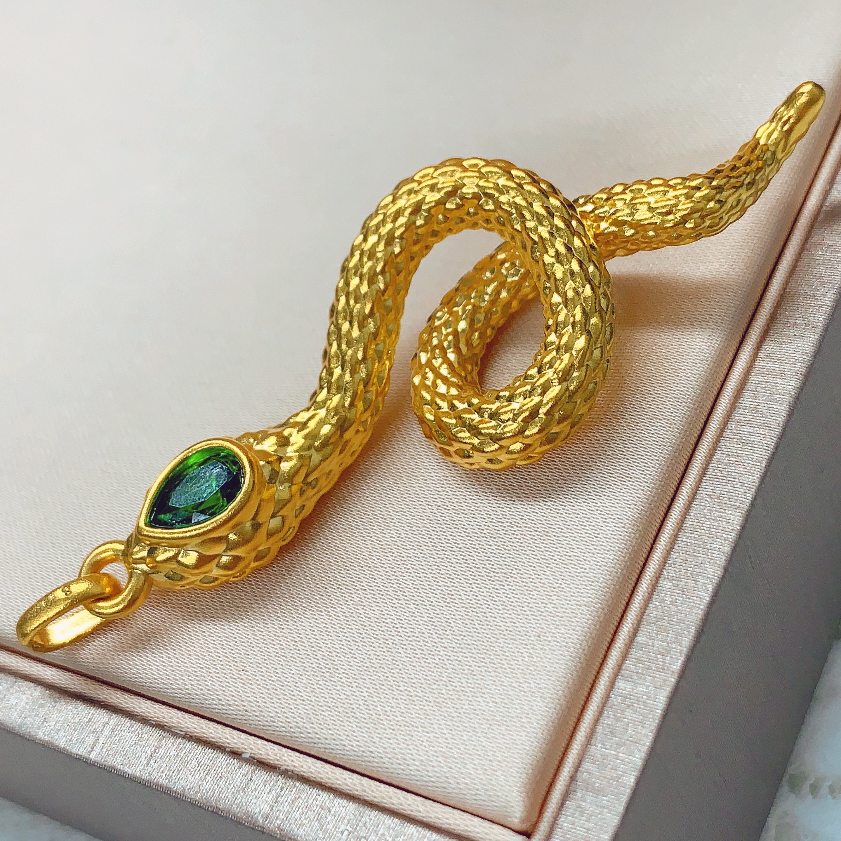 【水贝黄金】999足金5G工艺黄金镶嵌生肖蛇吊坠X300