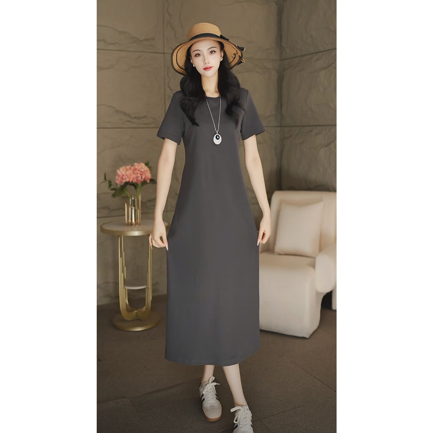 2025夏季新款连衣裙女显瘦气质优雅圆领极简风设计款T恤裙