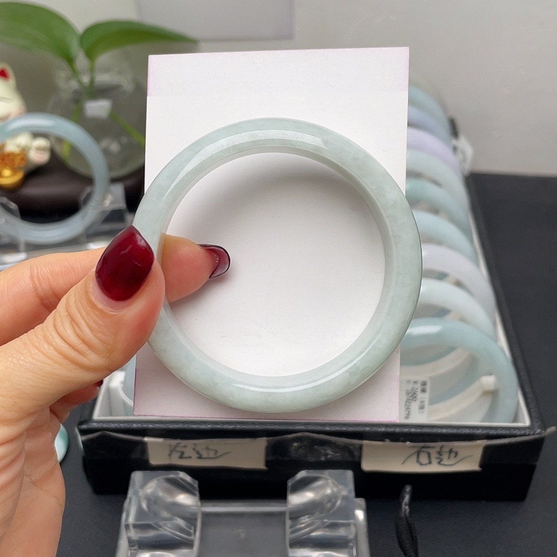 翡翠手镯未镶嵌53.5正圈轮胎小纹