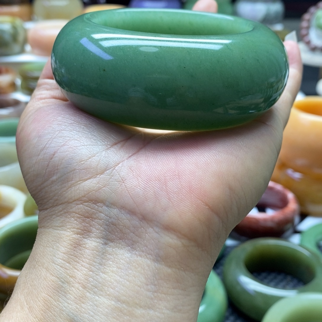 奔***牛石英质玉未镶嵌手镯