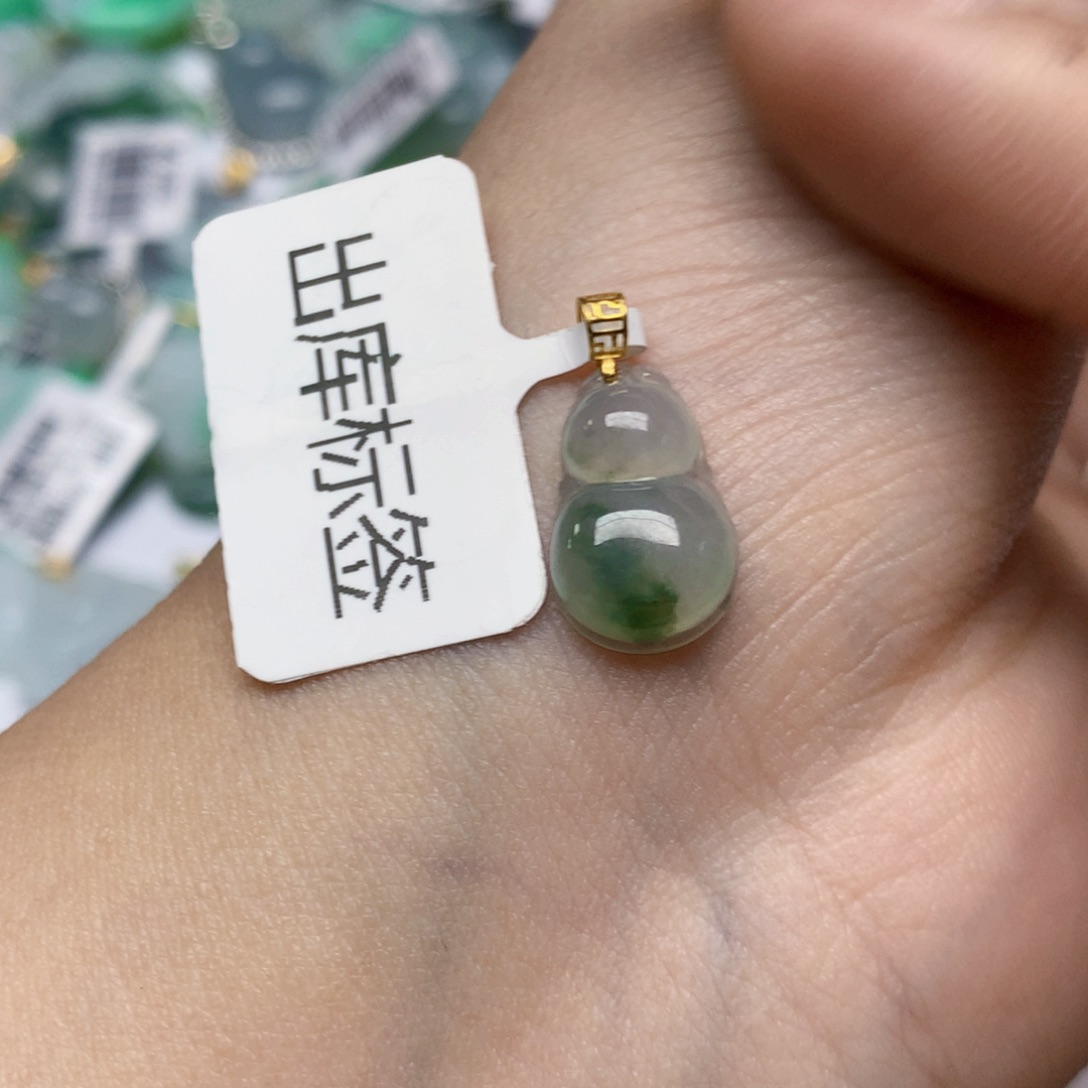 颈饰18K金镶嵌翡翠