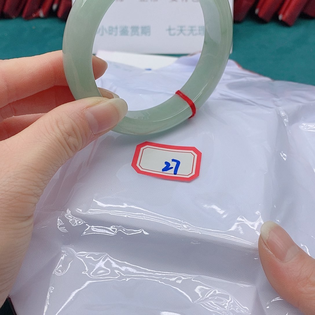 翡翠手镯未镶嵌不*.2777777777