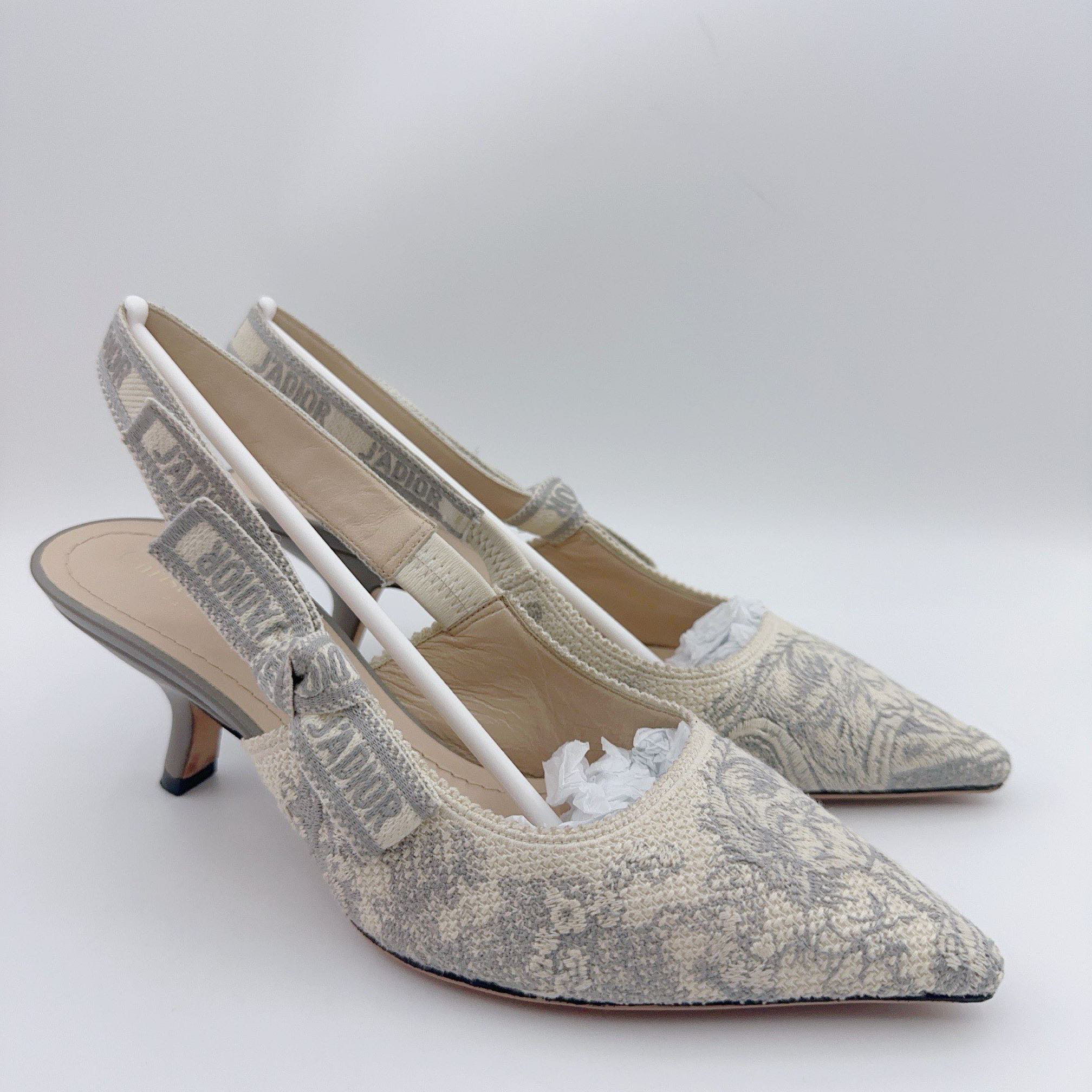 95新 DIOR/迪奥 37.5码/灰色动物园刺绣小猫跟/01266