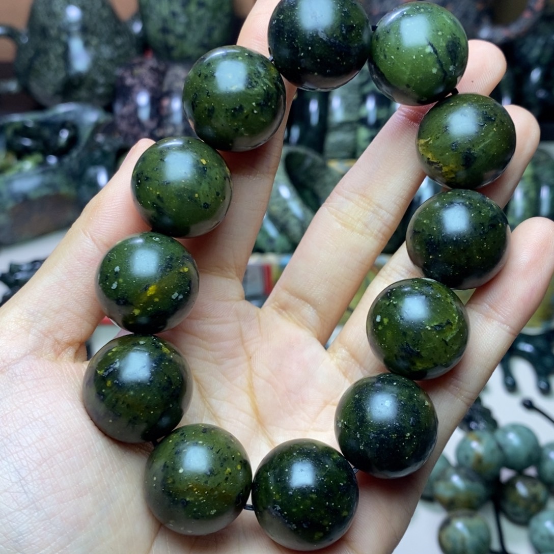 龙***团蛇纹石玉未镶嵌颈饰