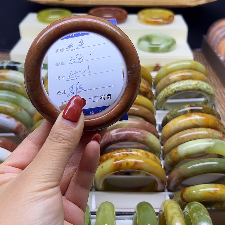 毛***毛岫玉未镶嵌手镯岫