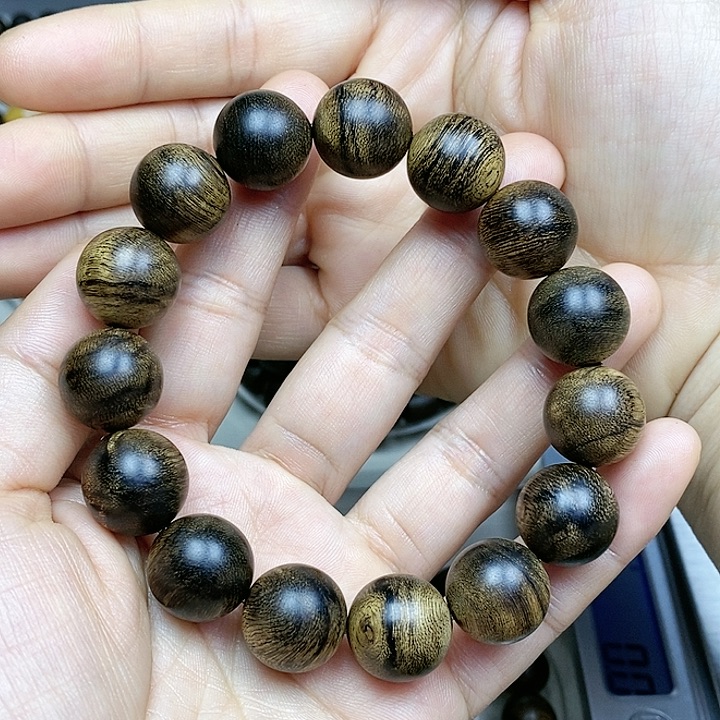 沉香手串世****事越南芽庄白棋楠