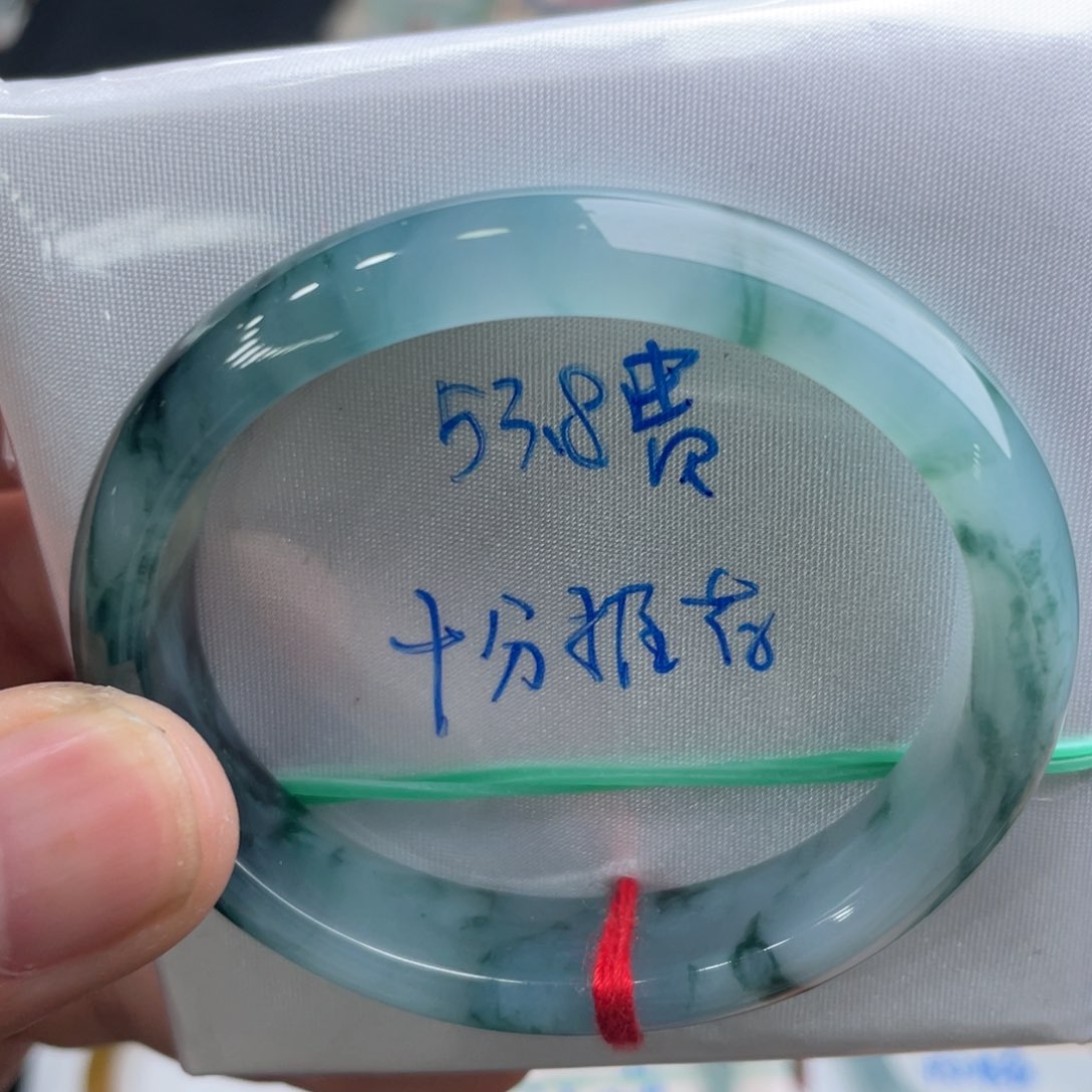翡翠手镯未镶嵌翡翠手镯