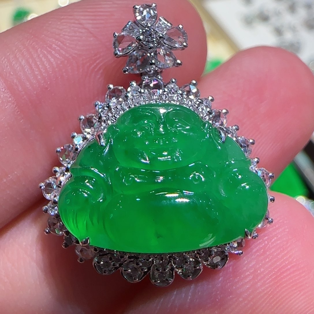 翡翠颈饰18K金镶嵌吊坠