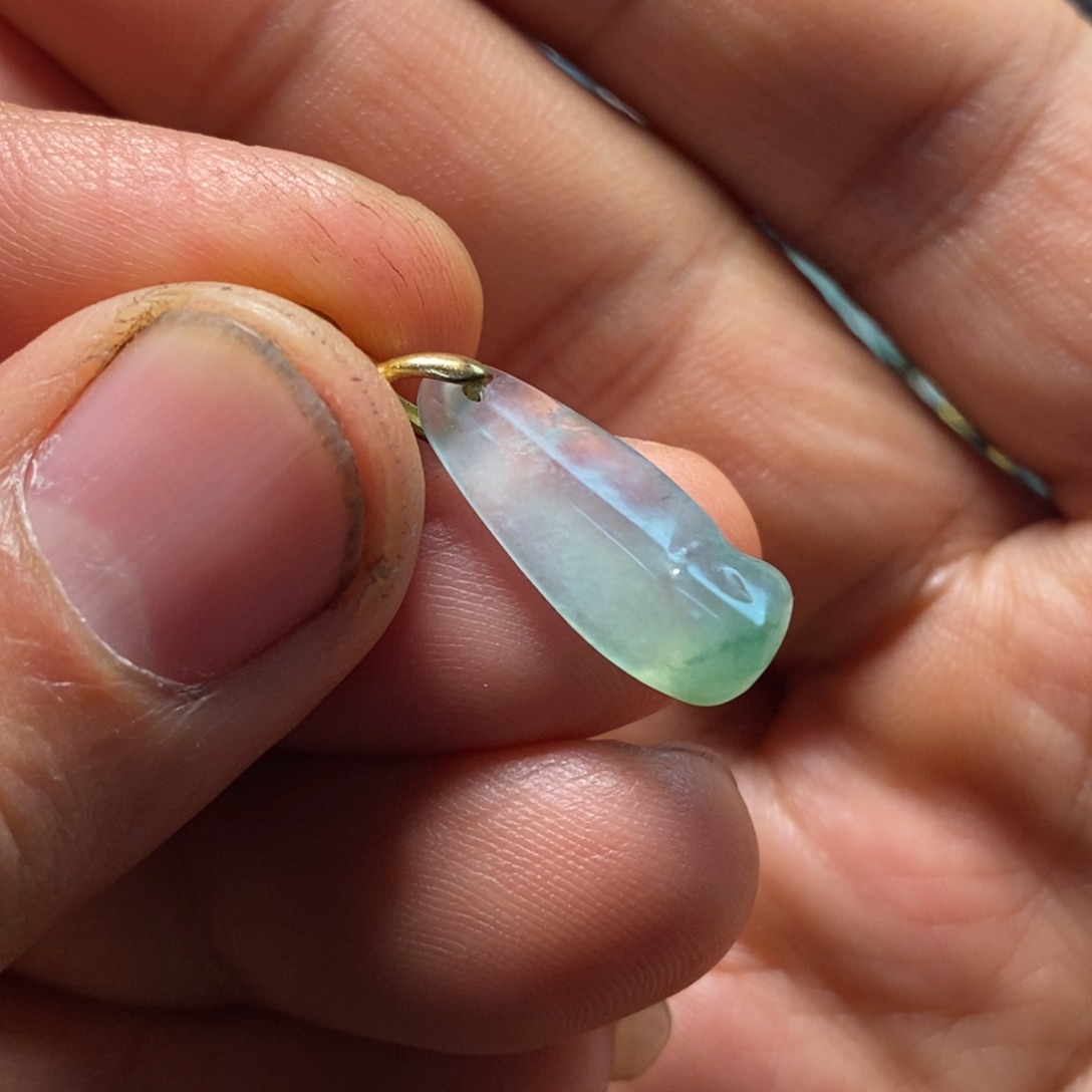 翡翠未镶嵌颈饰天然缅甸翡翠A货正冰飘花随形吊坠