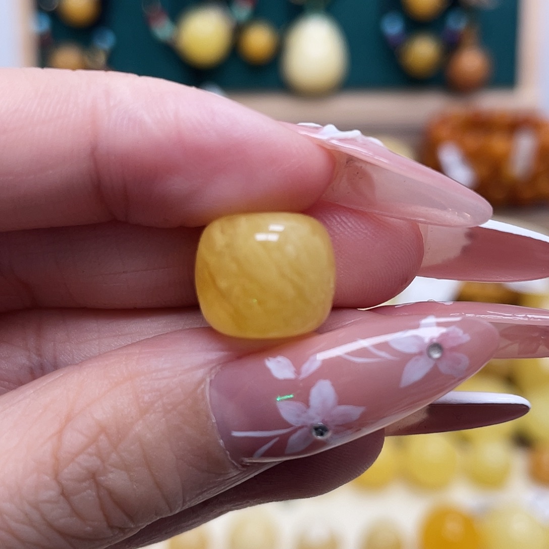 蜜蜡未镶嵌珠宝奇石12.9*11.3mm瑕