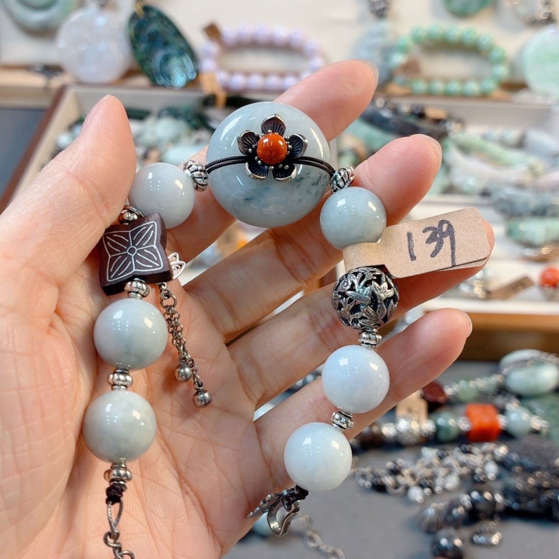 妮***娜翡翠未镶嵌颈饰手串