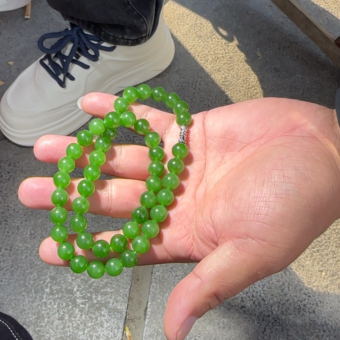 和田玉未镶嵌颈饰俄碧冰胶阳绿卡10