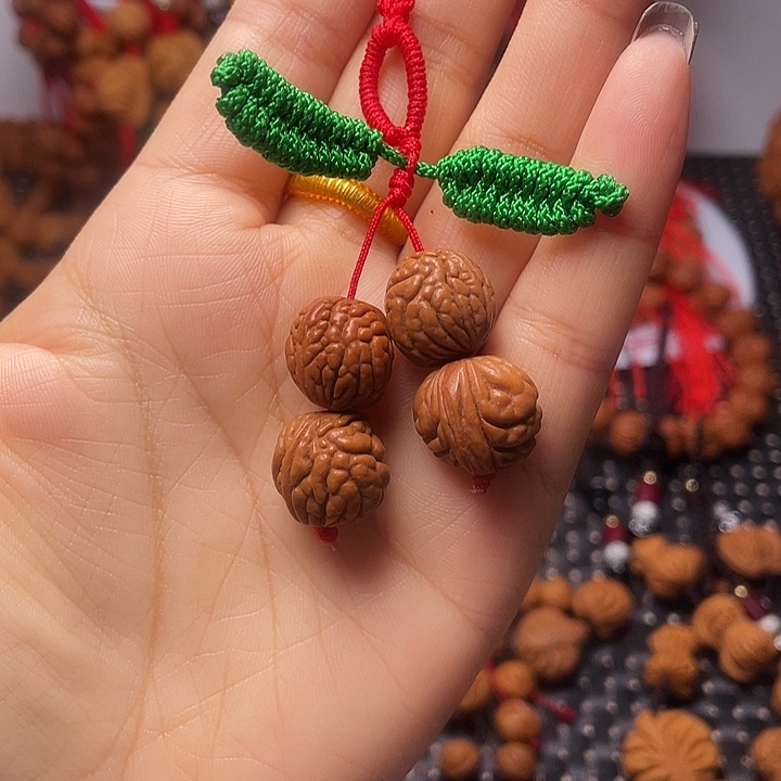 木质类龙纹桃枭挂件