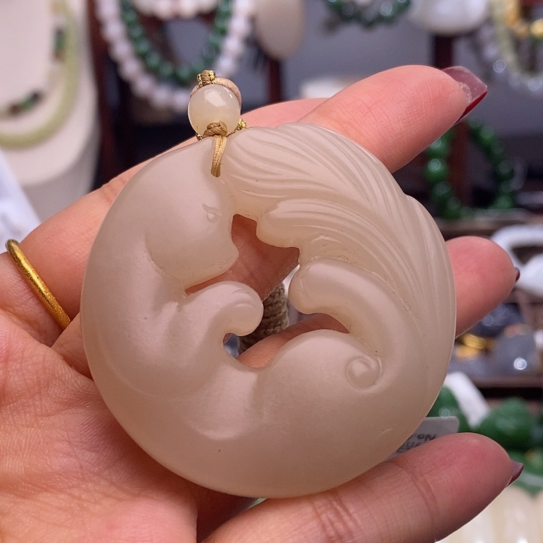 和田玉清货价红粉毕业级凤九吊坠未镶嵌