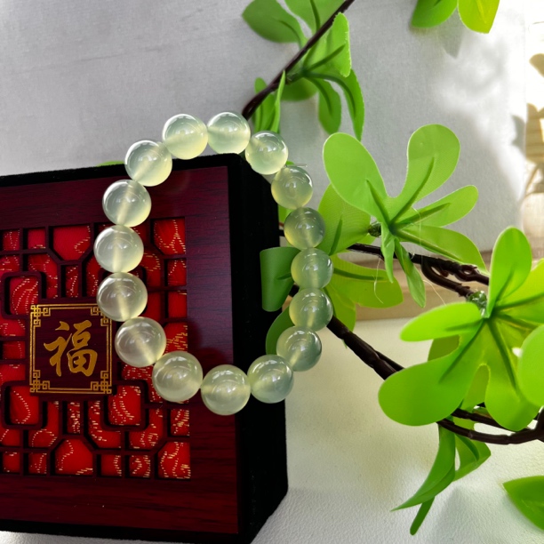 天然岫玉葡萄肉手串适合男女佩戴