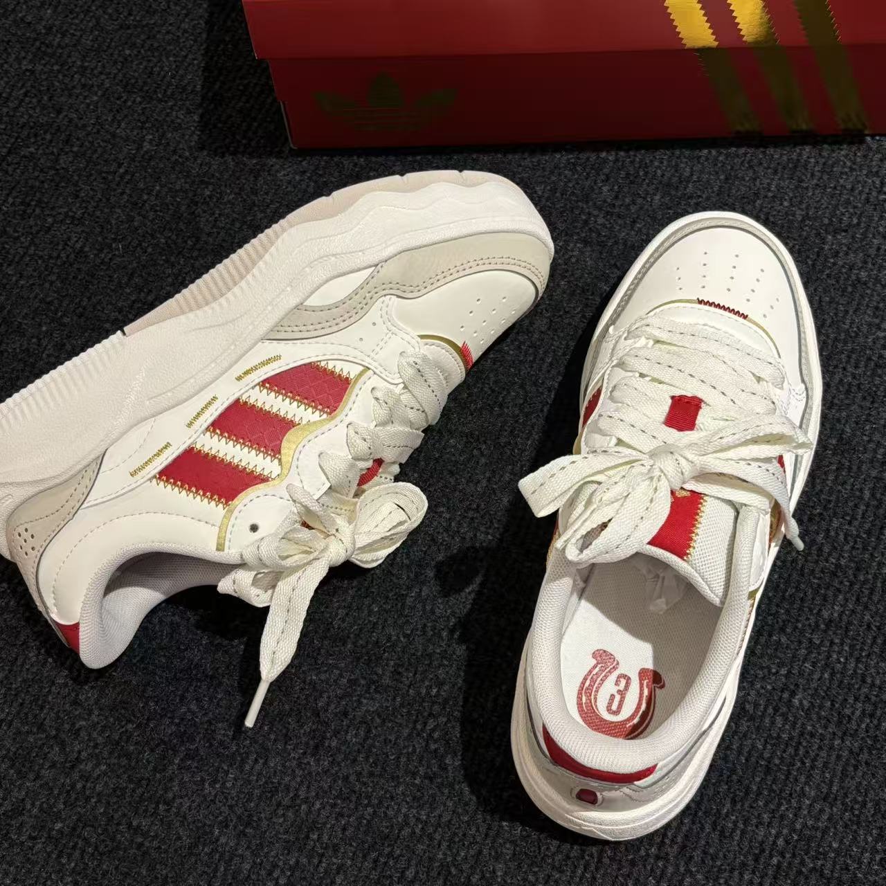 adidas/阿迪达斯中性LITE SHUFFLE新年款超轻缓震休闲鞋KH9021