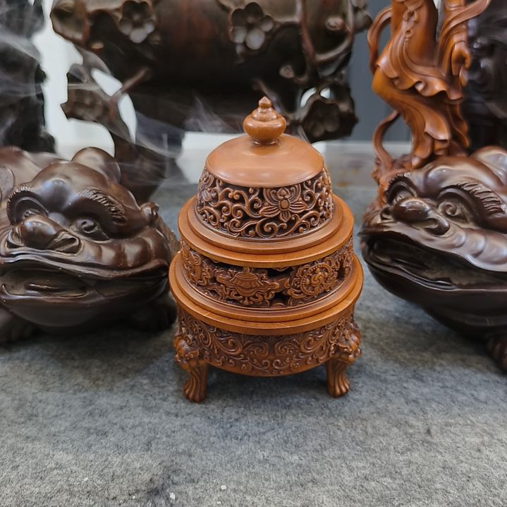 曹***发紫檀木类家具黄杨木雕香炉