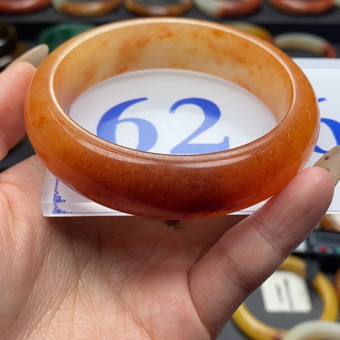 石英质玉（黄龙玉）手镯微瑕未镶嵌