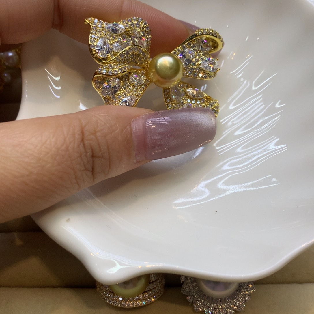 未镶嵌胸饰海水珍珠