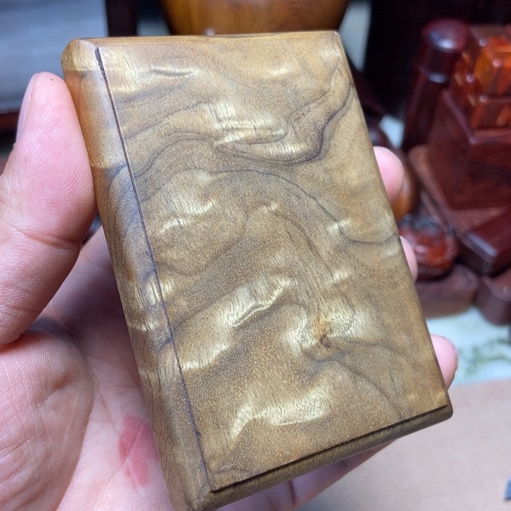 金丝楠底座整木打磨