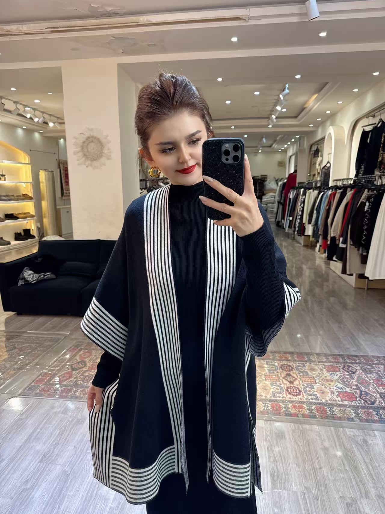 2025年自家原创设计高气质女款百搭韩版时尚女款披肩外搭