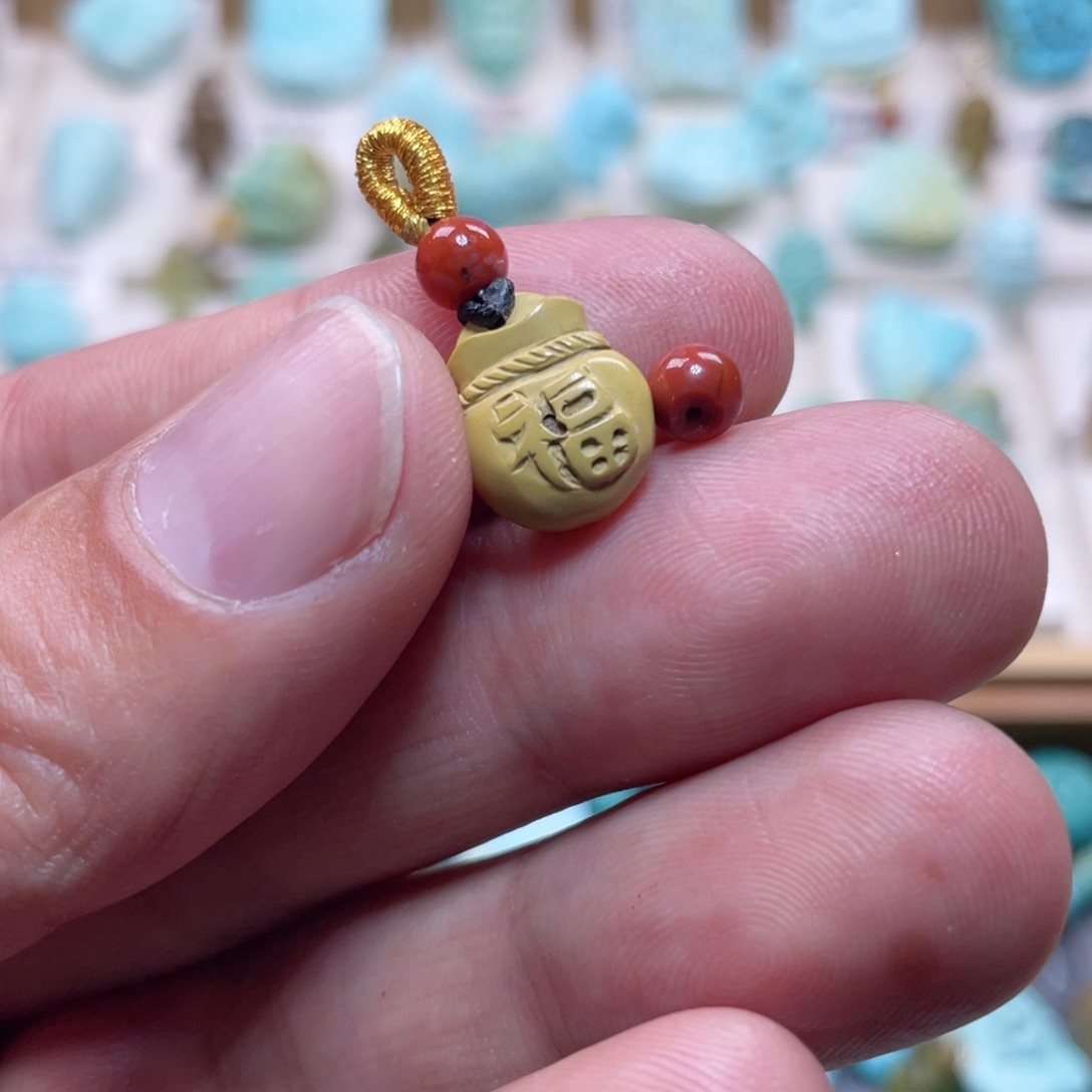 南红玛瑙配饰未镶嵌