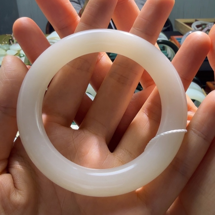 和田玉未镶嵌手镯