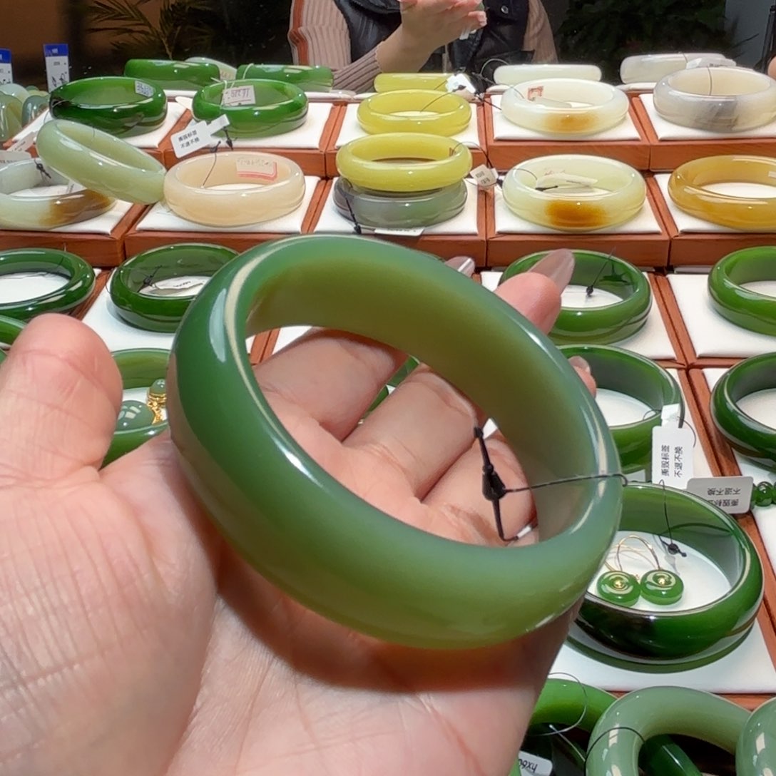 和田玉手镯未镶嵌