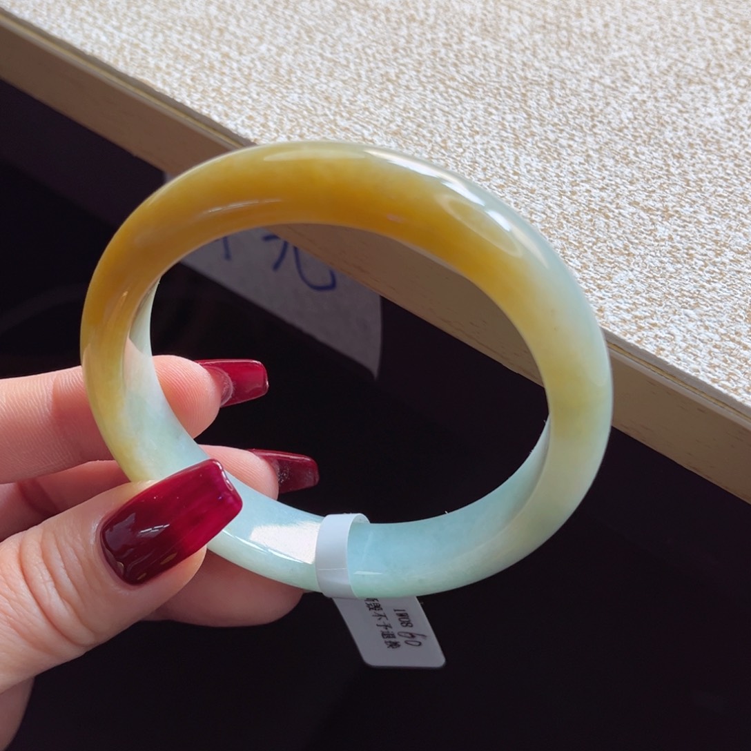 翡翠手镯未镶嵌手镯