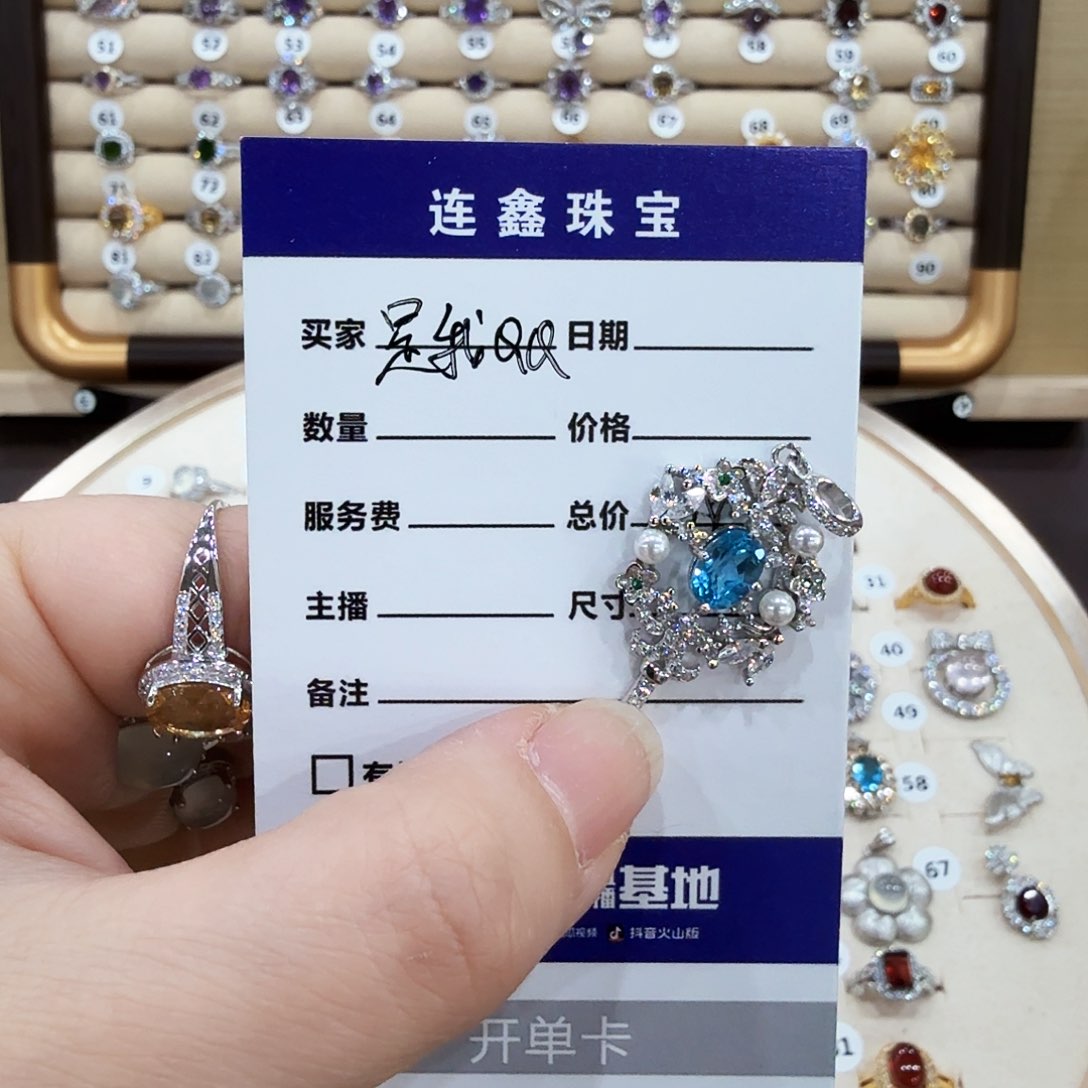 蛇纹石玉颈饰银S925镶嵌是***哇