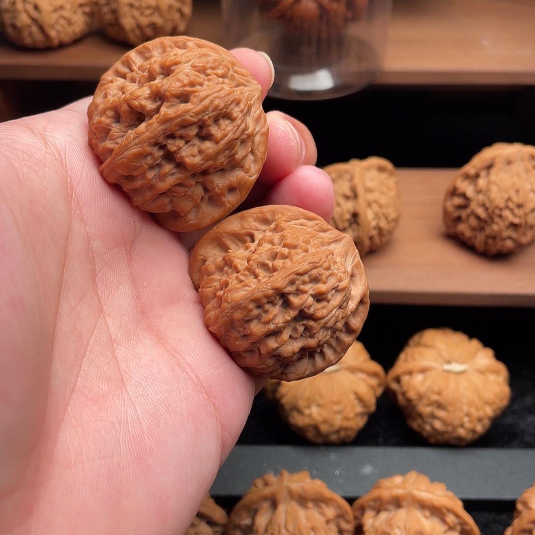 文玩核桃吊坠平谷凹底