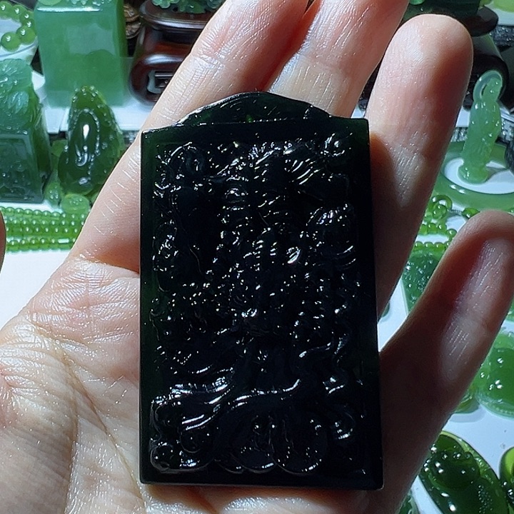 蛇纹石玉未镶嵌颈饰T****星