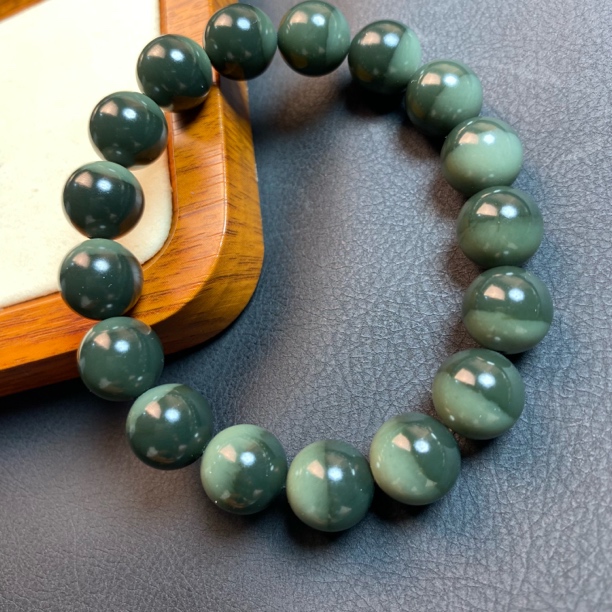 和田玉格尔木青玉特细油青老料 聚宝盆 特色稀缺青玉料12圆珠手串