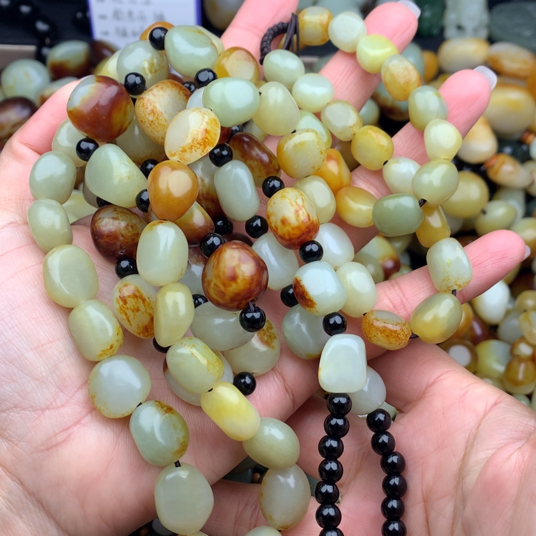 梦****和田玉未镶嵌颈饰