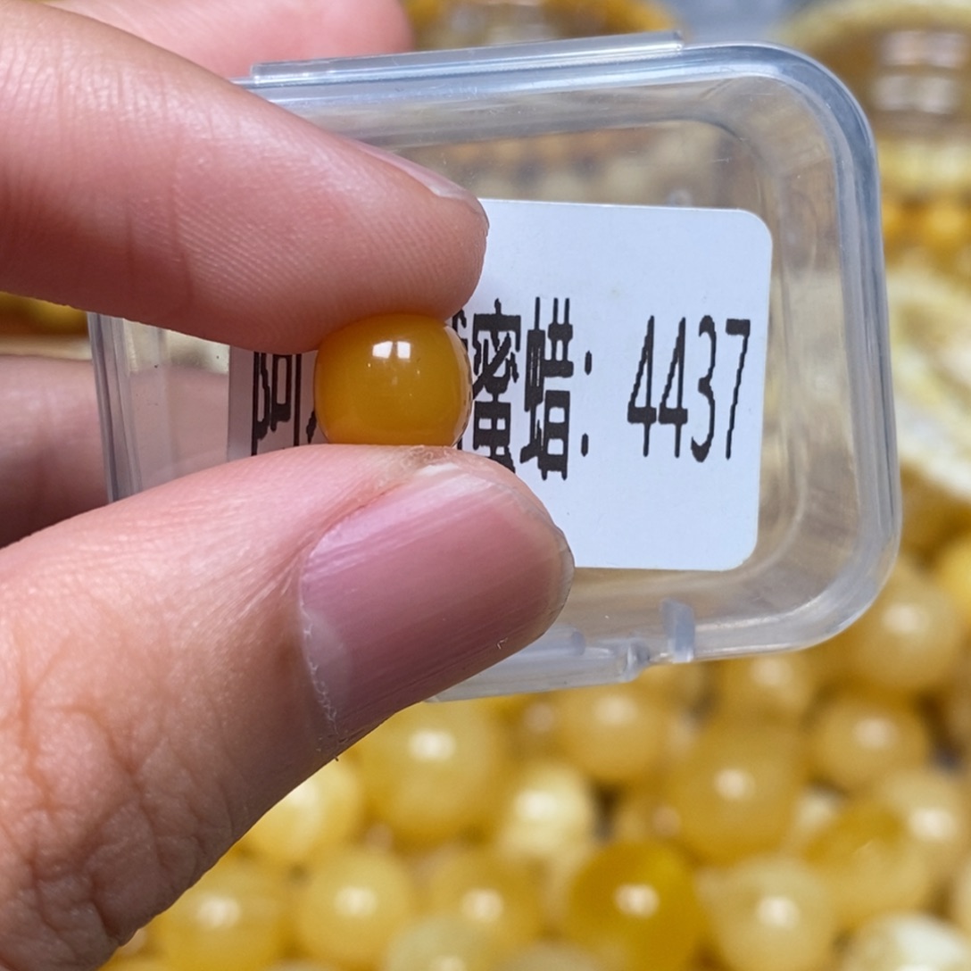 蜜蜡未镶嵌珠宝奇石4437