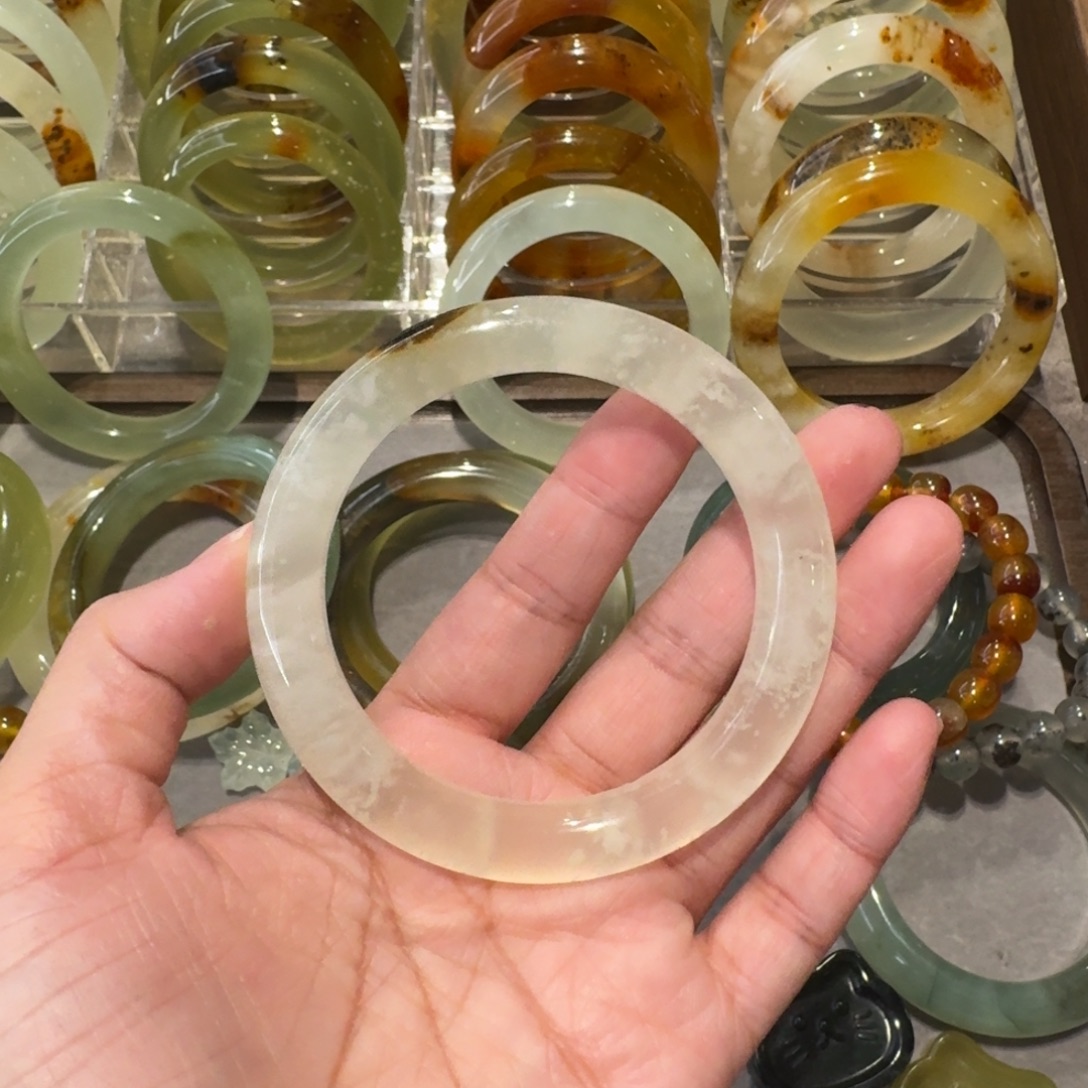 蛇纹石玉未镶嵌手镯