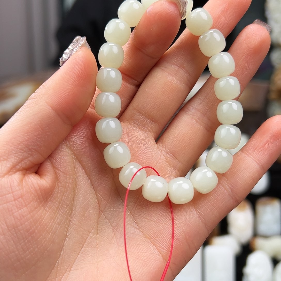 和田玉颈饰未镶嵌