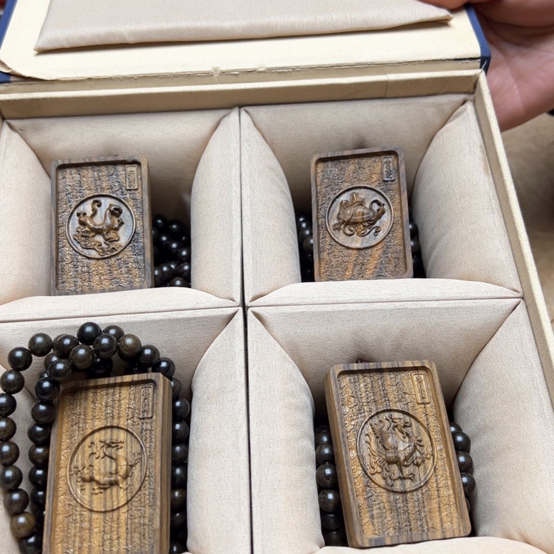 大叶紫檀（黑酸枝木类）