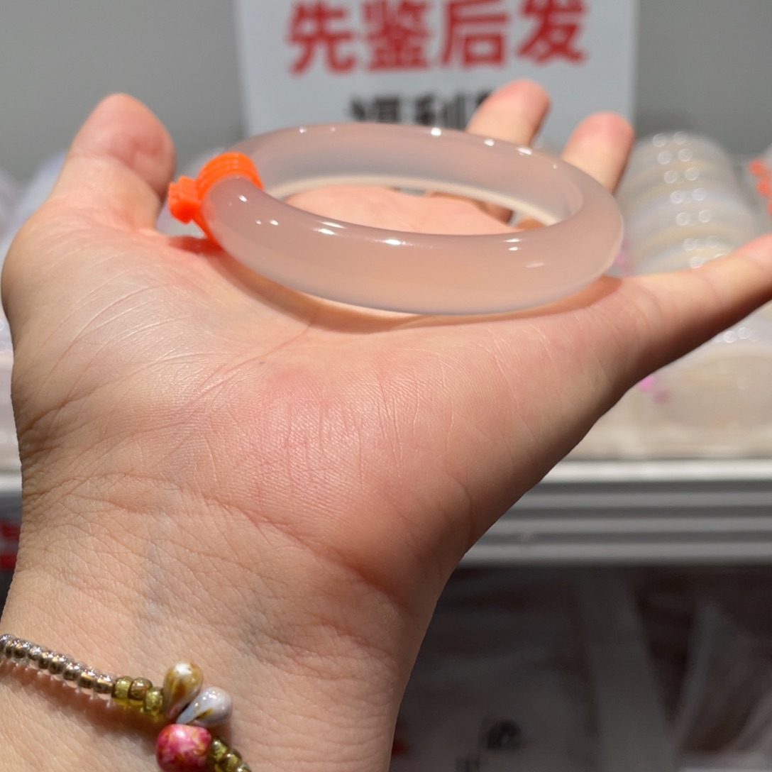 娟***姐玛瑙/玉髓手镯合金56