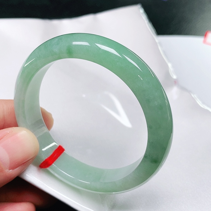 翡翠手镯未镶嵌翡翠手镯未镶嵌