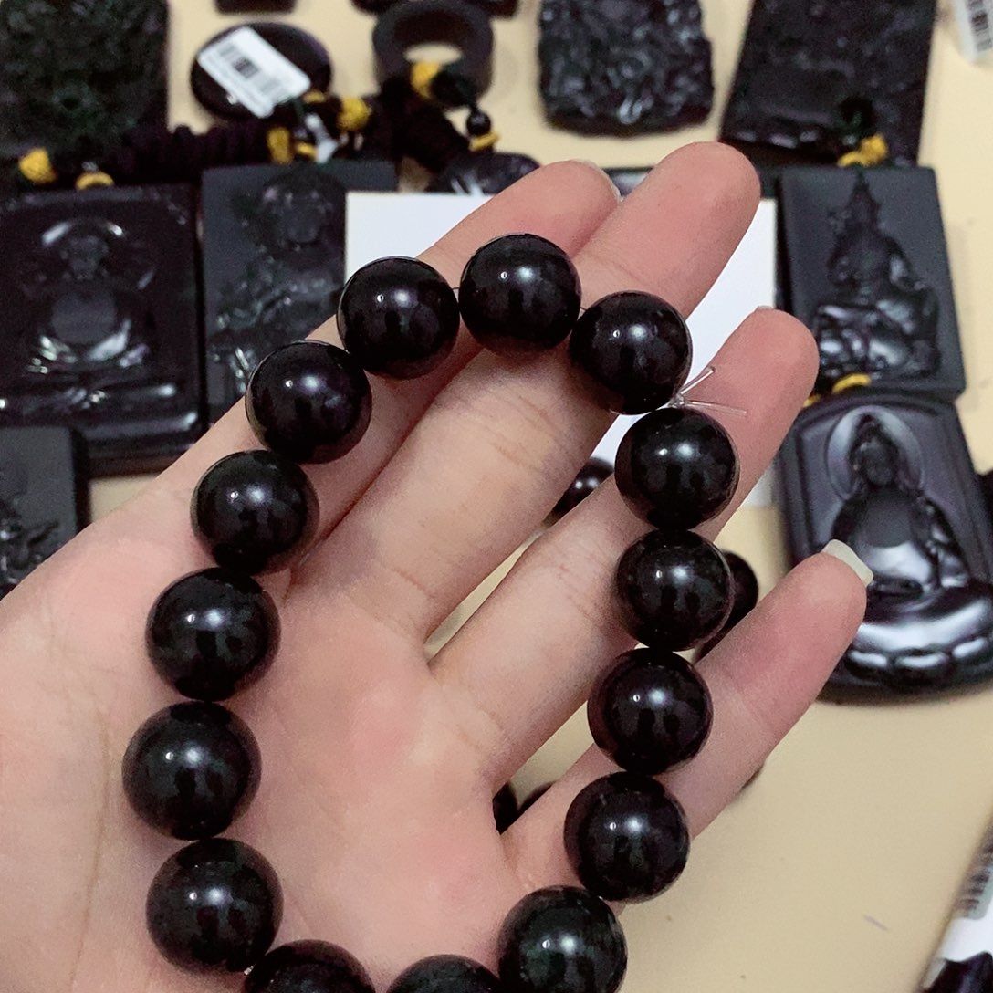 翡翠挂件未镶嵌翡翠
