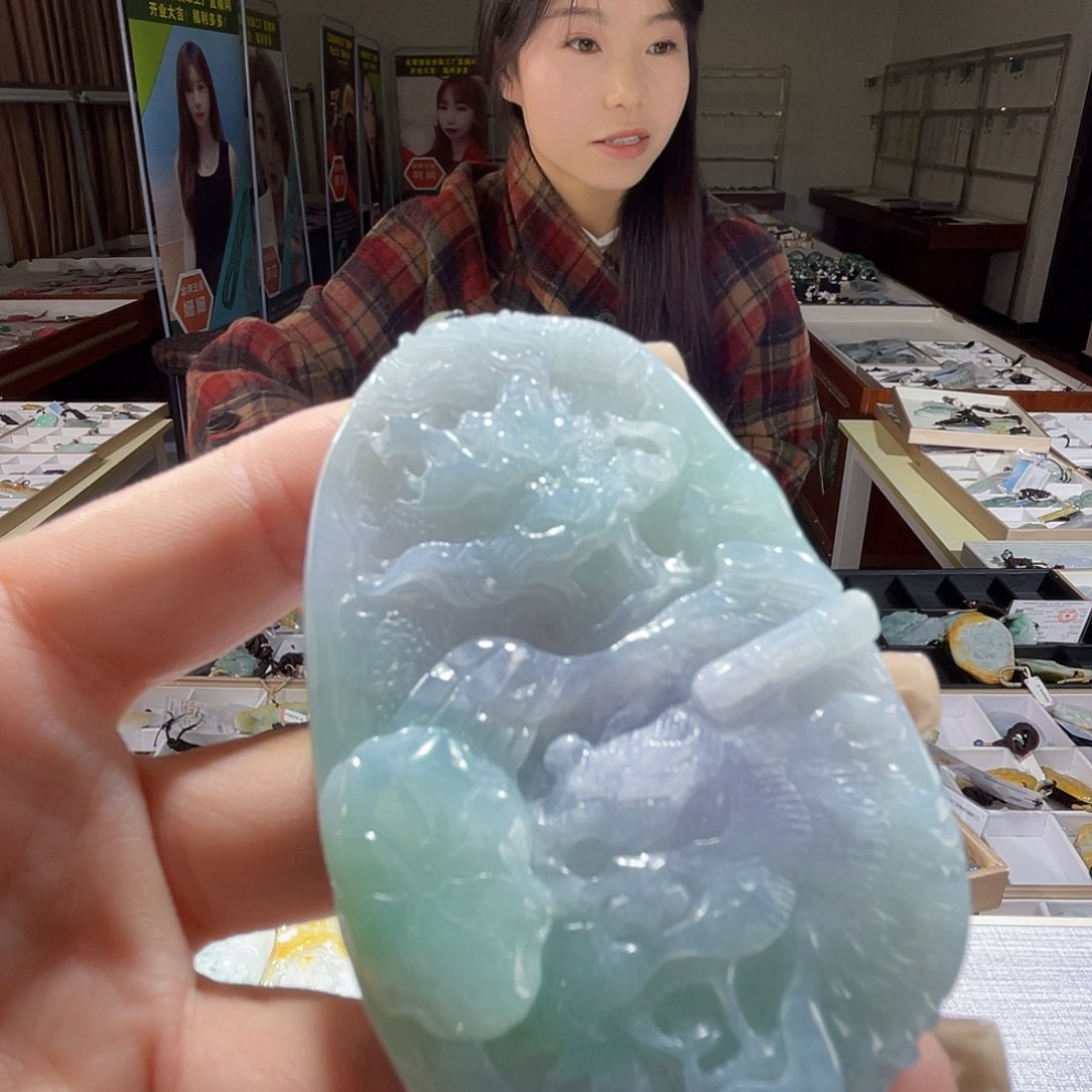 翡翠未镶嵌颈饰一