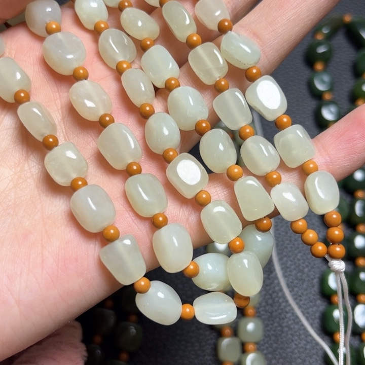 和田玉颈饰未镶嵌