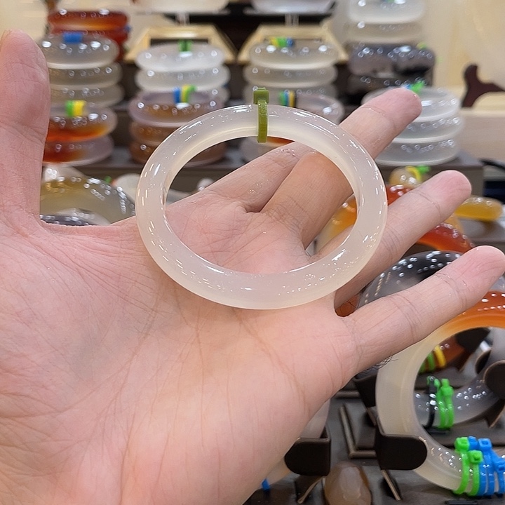 玛瑙/玉髓未镶嵌手镯