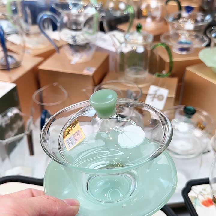 禾器浅玉色荷叶盖碗