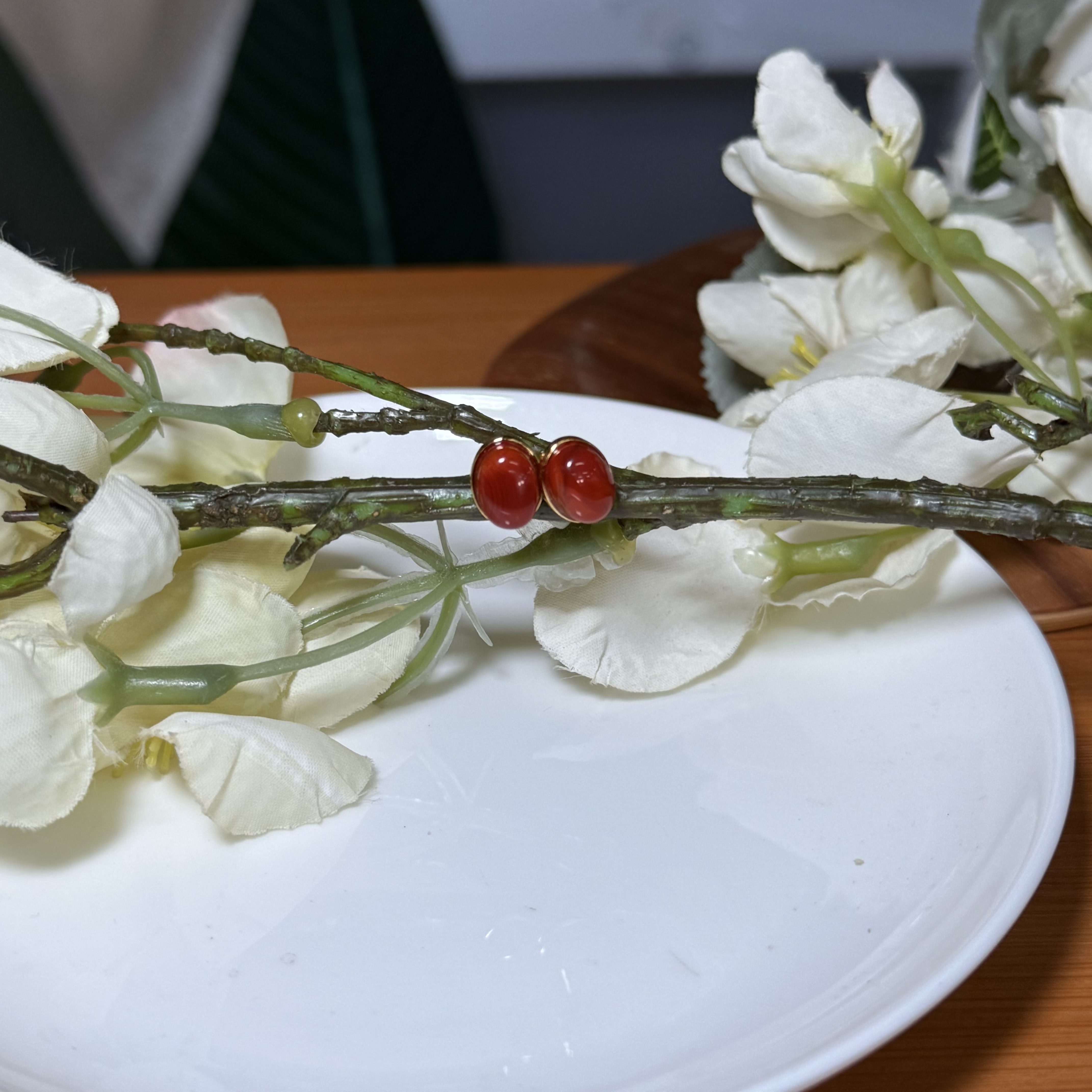 约6*8mm南红蛋面耳钉