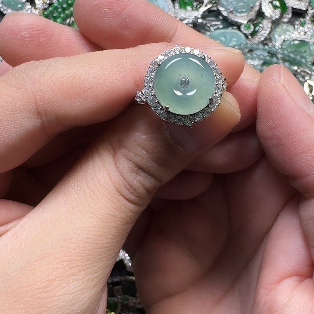 翡翠未镶嵌颈饰天然A货翡翠放漏