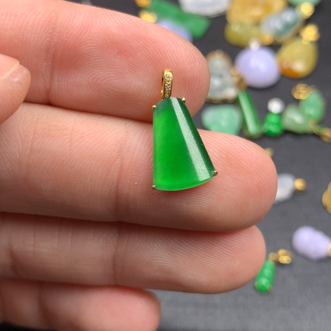 【闪购商品】颈饰18K金镶嵌翡翠?**?翡翠